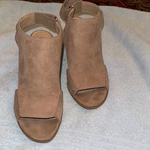 Naturalizer peep toe boot sandal - size 9